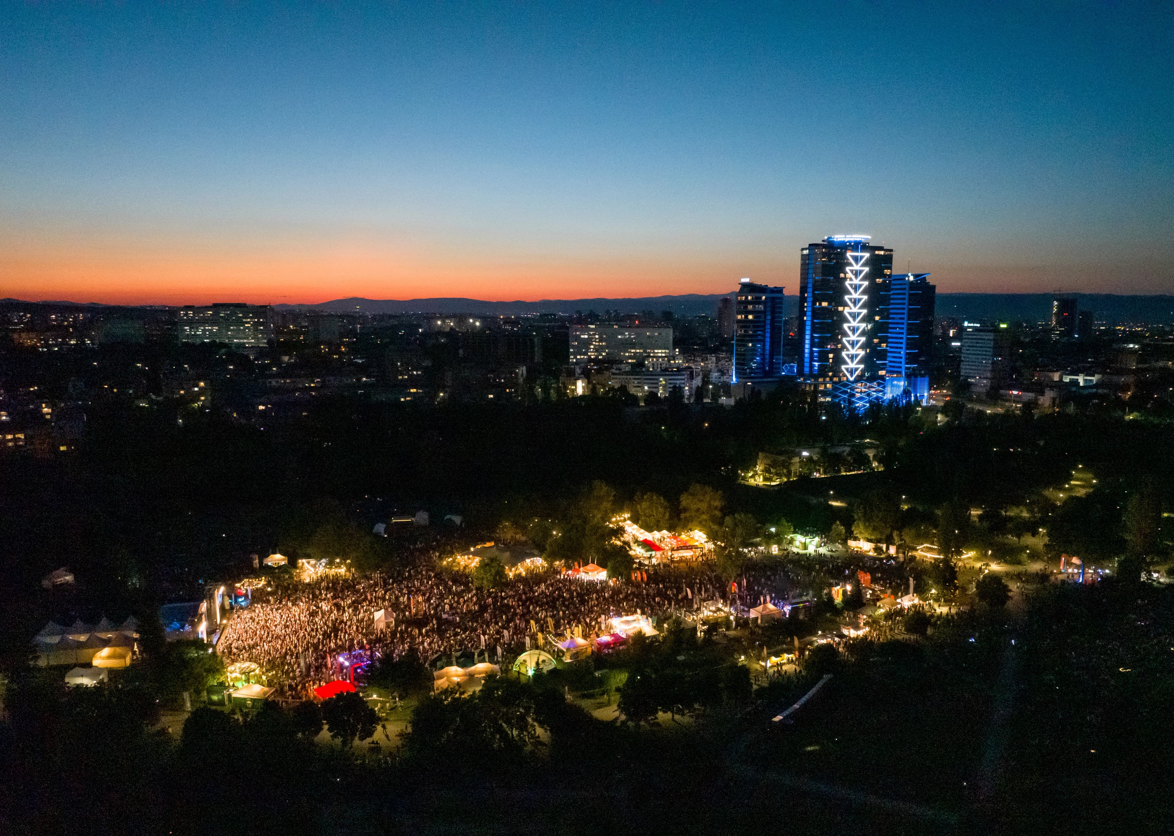 AtoJazZ_Festival_atmosphere_drone