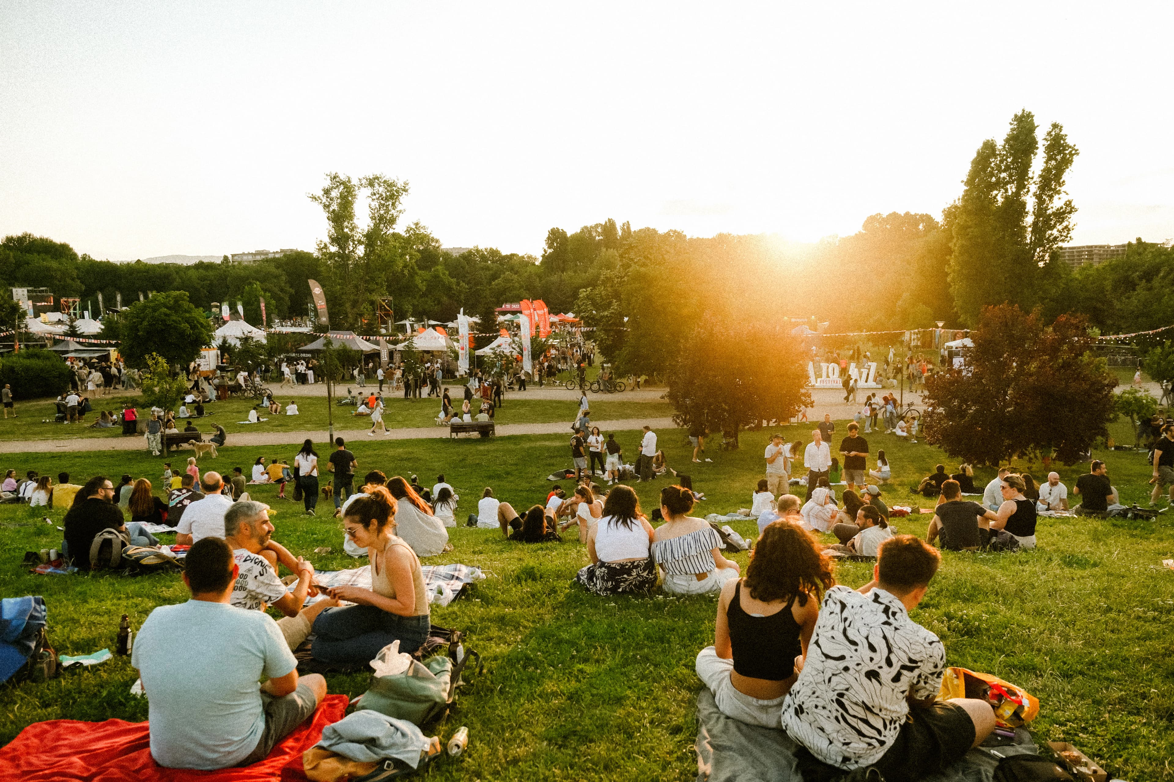 AtoJazZ_Festival_atmosphere_sunset_picnic