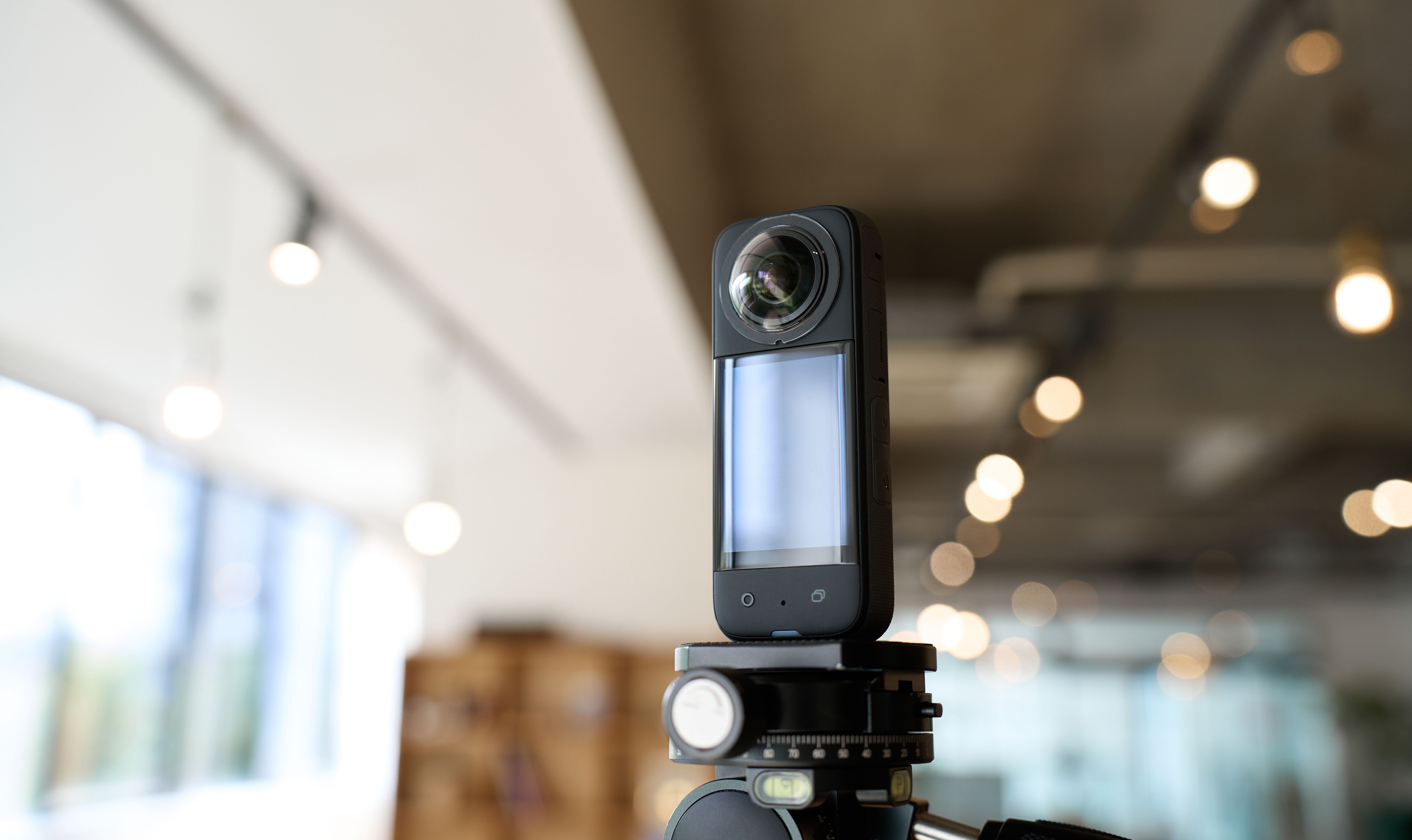 360-camera-on-tripod-studio-content-mix-community.webp