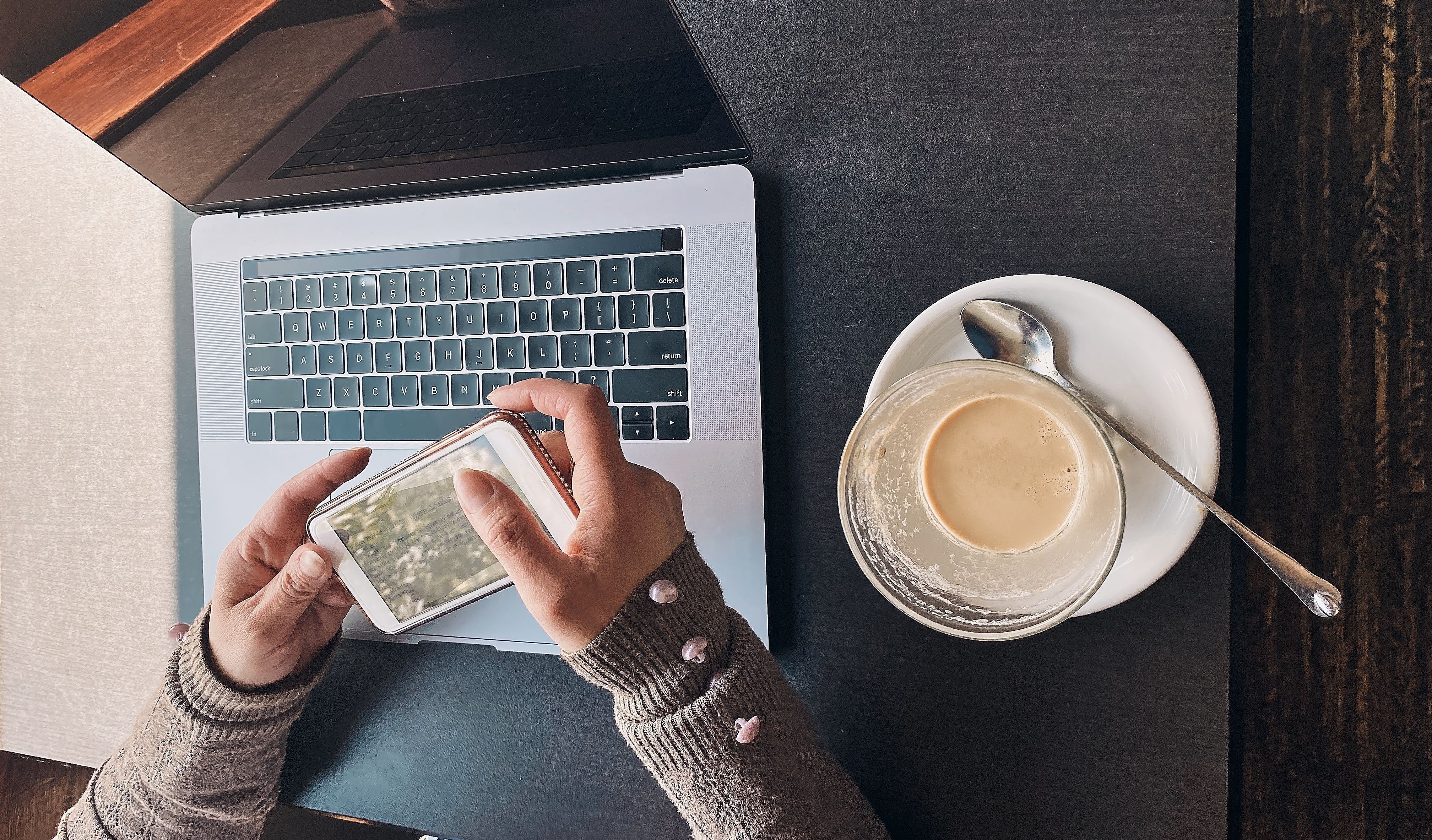 laptop-coffee-phone-workday-digital-marketing.webp
